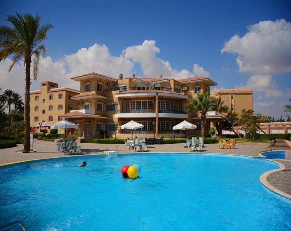 Tolip Inn Resort Fāʼid Екстериор снимка